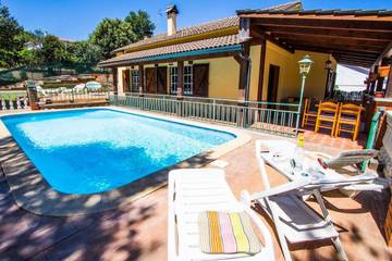 Location de vacances pour 6 personnes, avec piscine et jardin, animaux acceptés à Santa Coloma de Farners