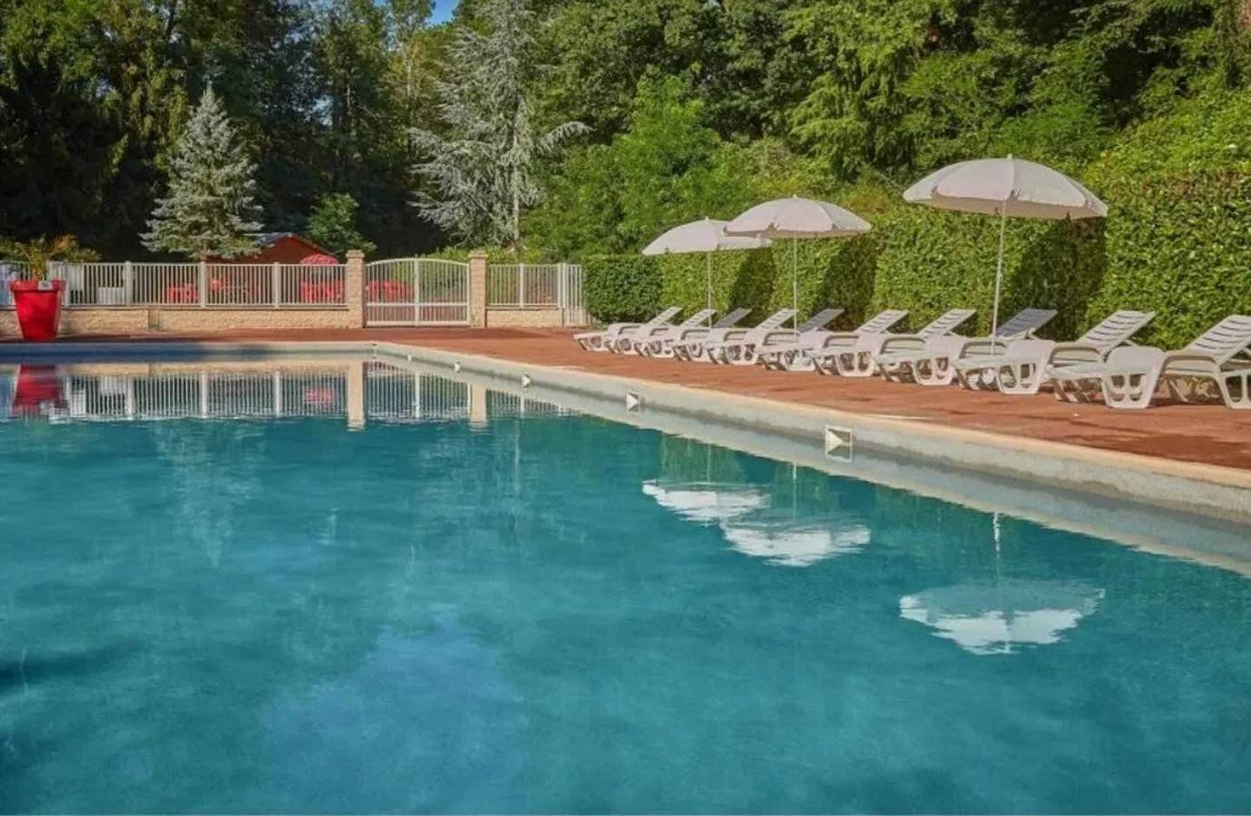Komfortables Bungalow in Saint-Chéron mit Pool in Saint-Chéron, Essonne