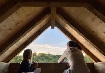 Camping pour 2 personnes, avec piscine et jardin ainsi que vue et terrasse, animaux acceptés en Midi-Pyrénées