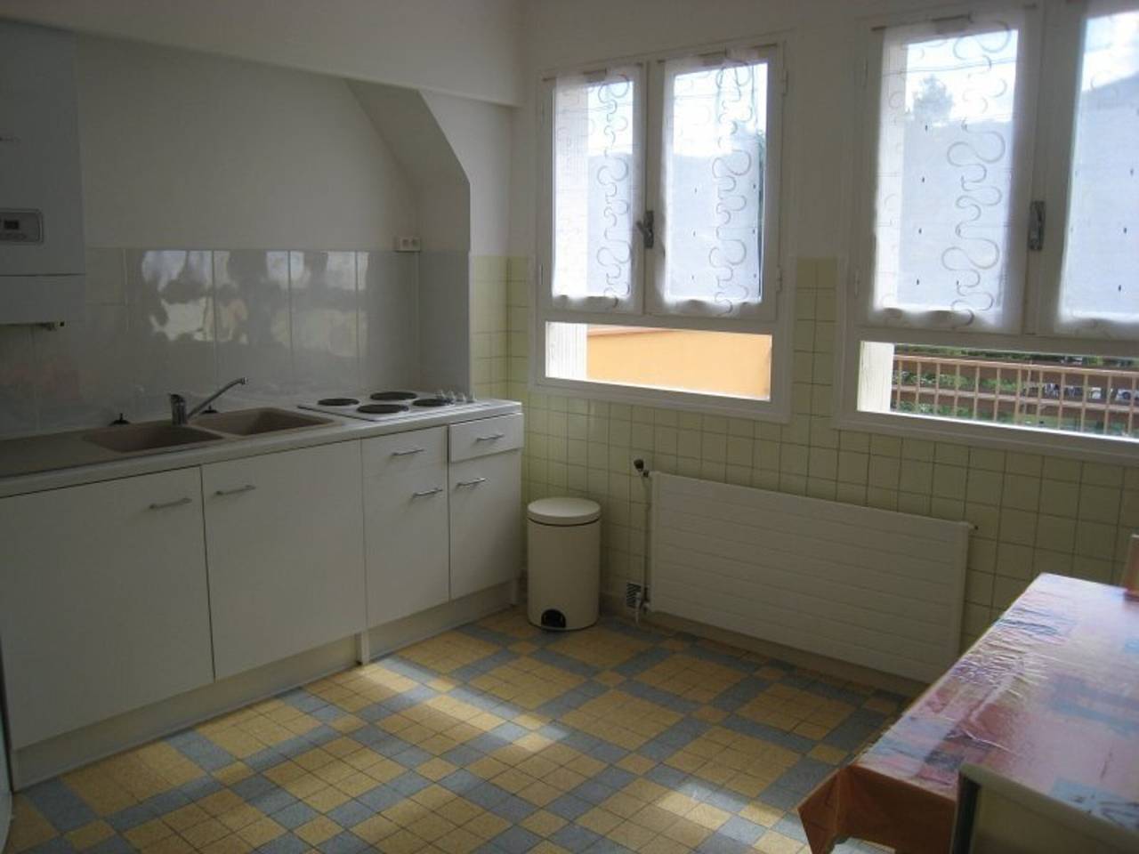 Apartamento entero, Apartamento F2 con terraza, aparcamiento y ascensor en Amélie-les-Bains in Montbolo, Región Céret