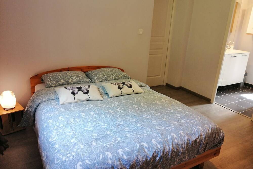 Chambre Individuelle Avec sdb in Bressolles (Ain), Bourg-en-Bresse region