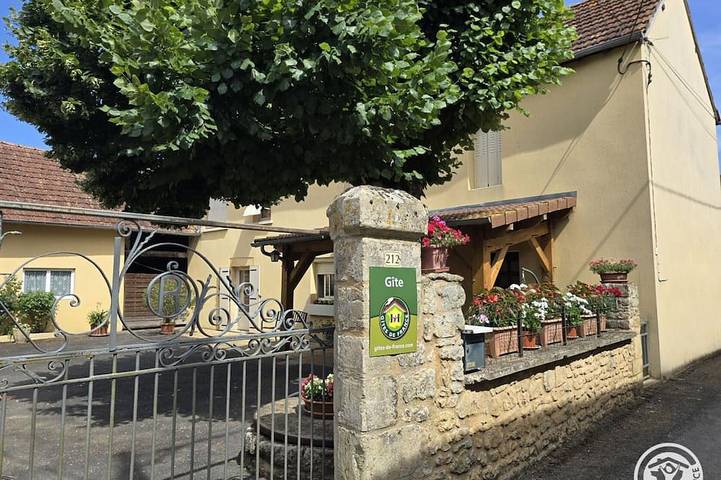Gîte pour 7 personnes, avec terrasse à Montignac