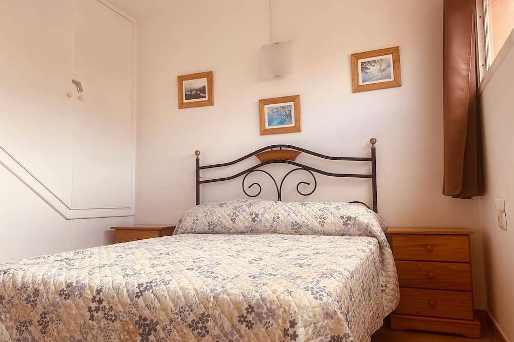 Spacious 3 bed/2 bath house, on a gated complex, Fibre Wifi. Two communal pools. in Costa de Antigua, Antigua