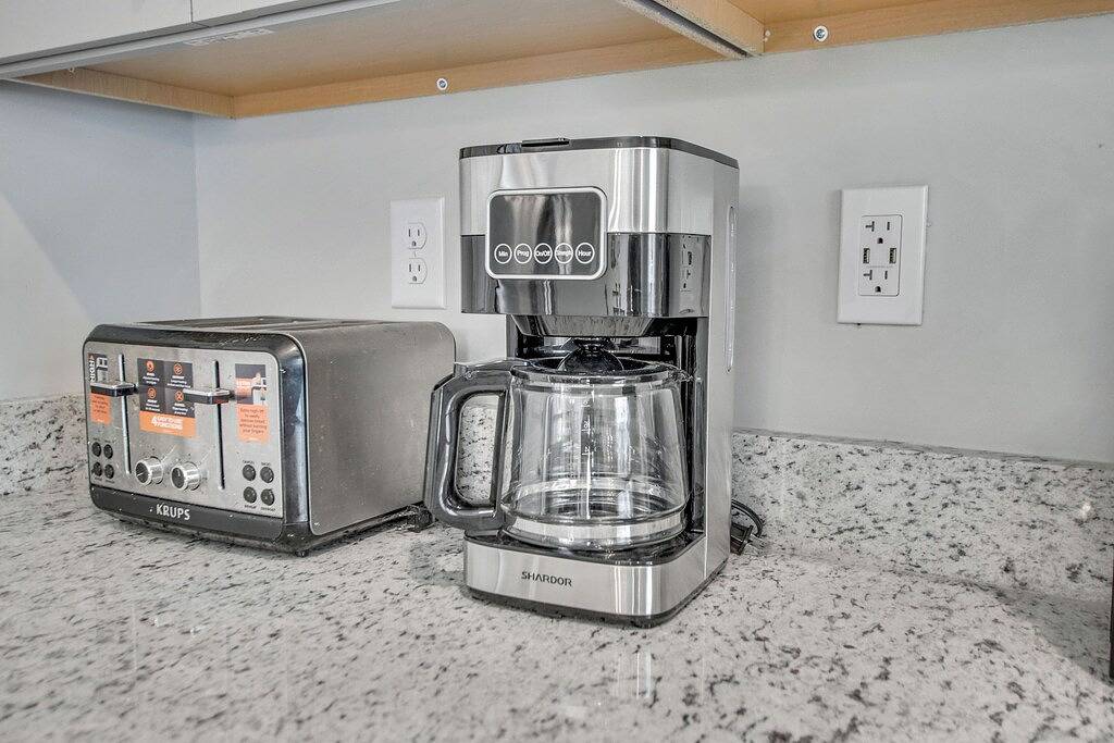 Elegant Townhome - 8 mins Atl airport - 15 mins Tyler Perry Studios in East Point, Fulton County