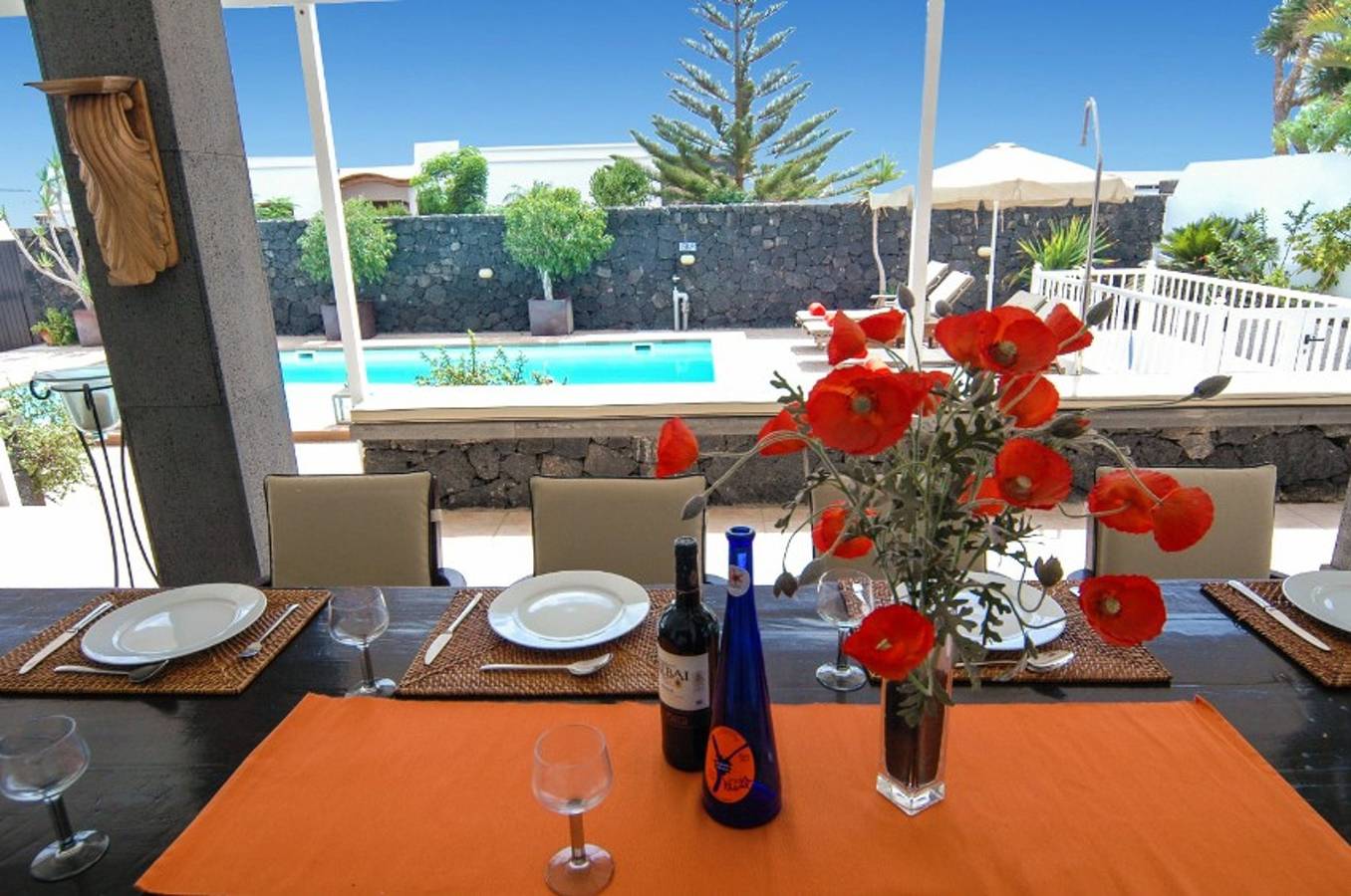 Attractive Lanzarote Villa | Short Walk to Resort Centre | Villa Puerto Calero Marina Dos | 4 Bedrooms & Private Pool in Puerto Calero, Yaiza