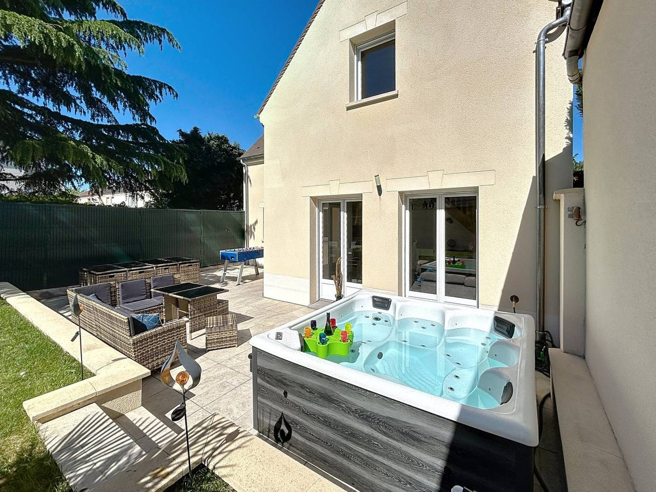 Magnifique villa Spa - 12 pers., 6 ch. - 6 sdb, calme in Compiègne, Oise