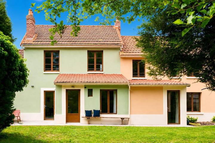 Location de vacances pour 12 personnes, avec jardin ainsi que jacuzzi et terrasse à Ponts-et-Marais