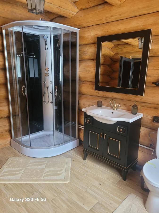 Gîte pour 12 personnes, avec jardin ainsi que jacuzzi et sauna, adapté aux familles dans Dorna-Arini - 3
