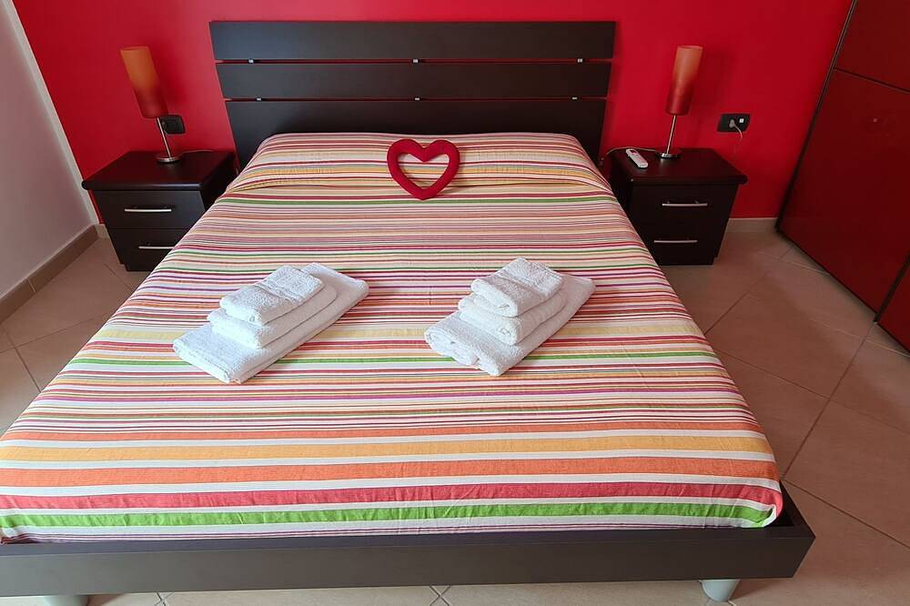 Ganze Wohnung, Seafront Apartment for rent only 50 meters from the beach in Praia a Mare, Cosenza Provinz