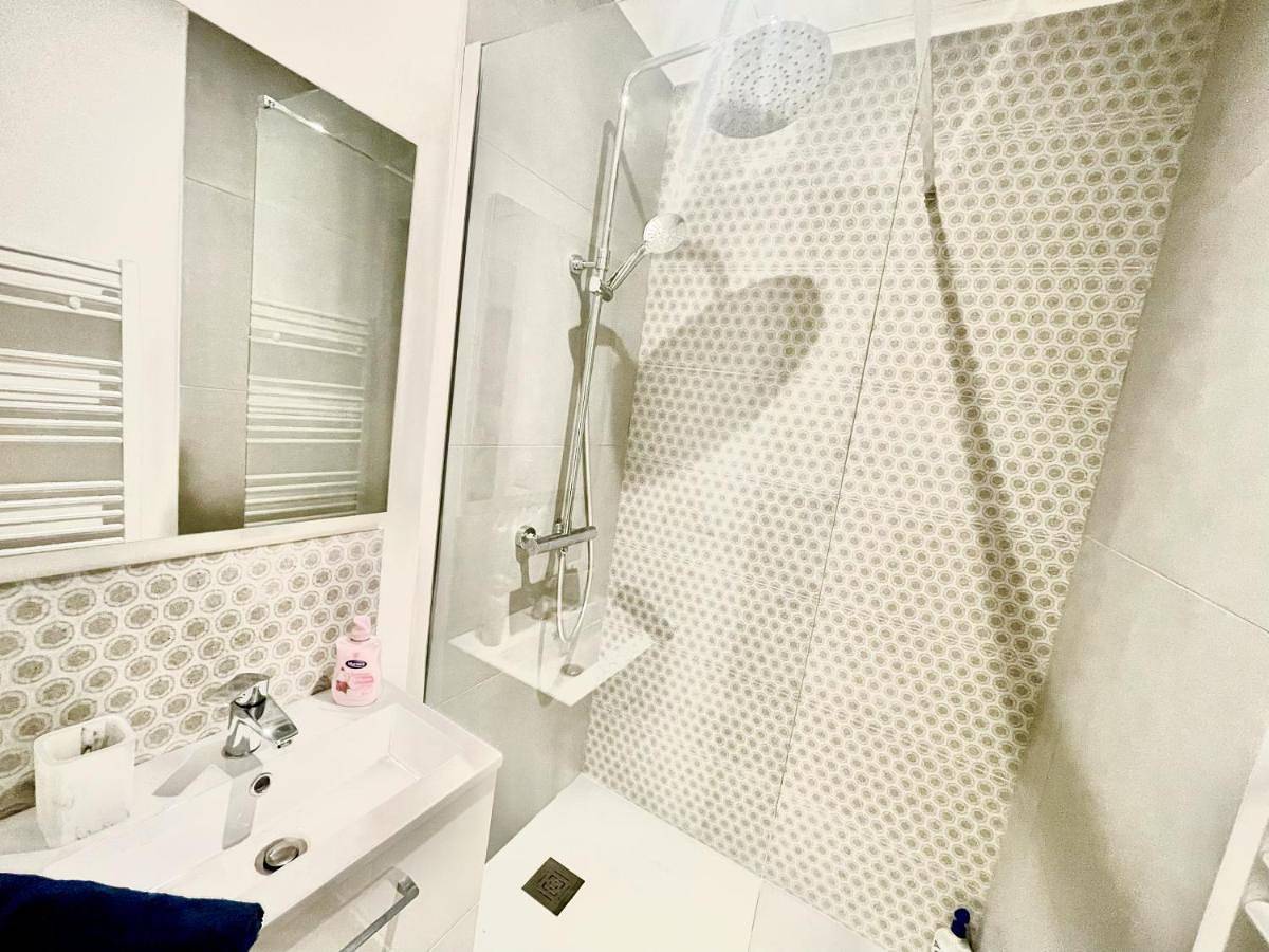 Appartement entier, One-Bedroom Apartment in Cavaillon, Parc naturel régional du Luberon