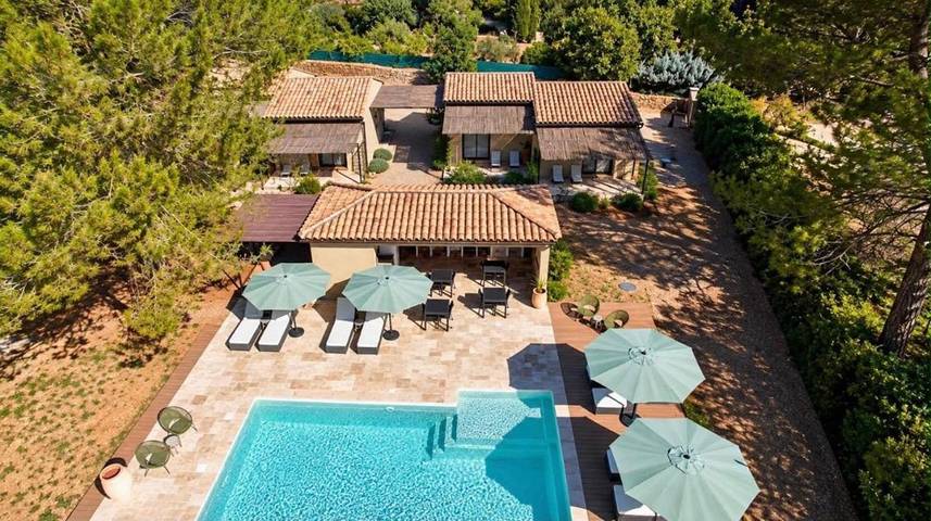 Chambre d’hôte pour 2 personnes, avec Balcon et Terrasse ainsi que Jardin et Piscine à Cotignac