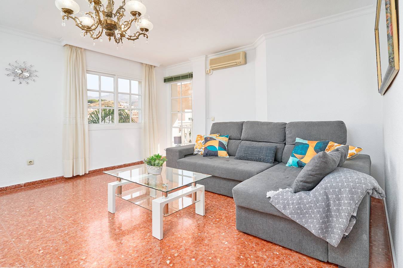 Apartamento entero, Apartamento 'Piso Mar y Sol' con vistas al mar, terraza privada y aire acondicionado in La Cala del Moral, Rincón de la Victoria