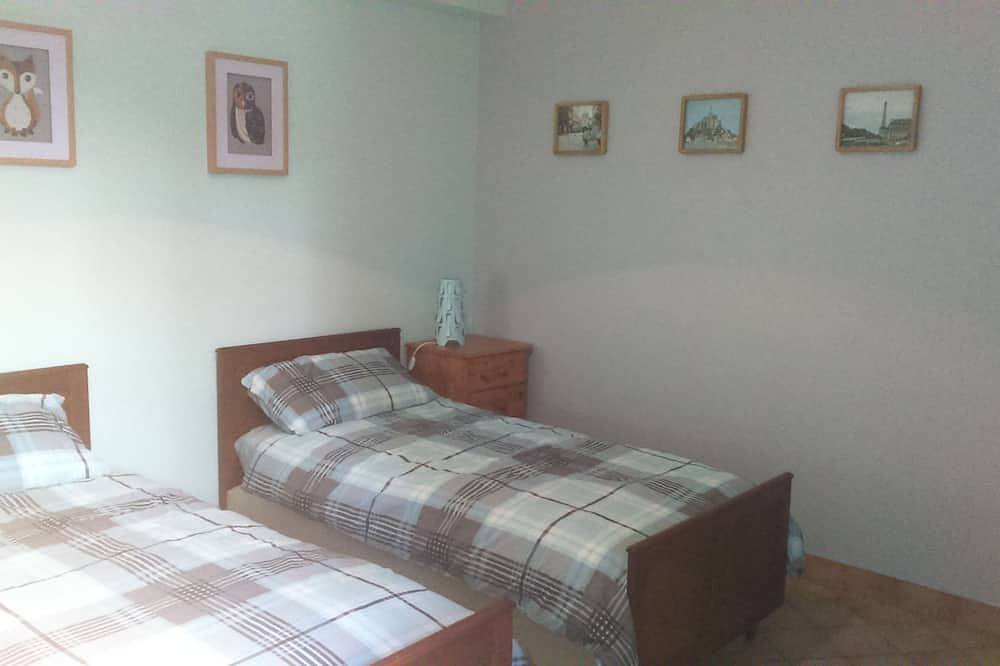 Spacious house with town view in Chabanais, Charente