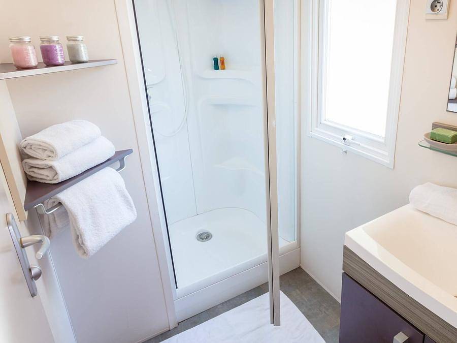 Camping Villaggio San Francesco Caorle - Mobile home 4 persons - Mobile-home | Comfort | 2 Bedrooms | 4 Pers. | Raised terrace | Air-con. in Duna Verde, Caorle