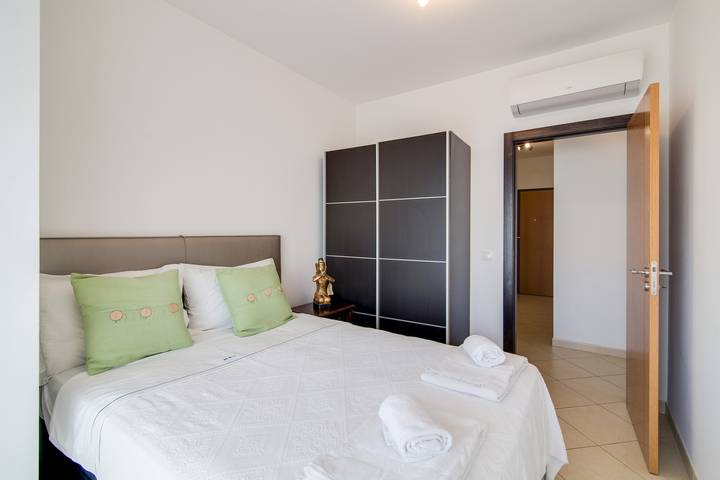 Apartamento inteiro, Apartamento Luminoso Oura Nascente perto do Mar com Varanda e Wi-Fi in Monte Choro, Albufeira e Olhos de Água