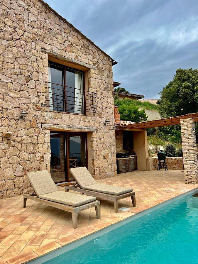 Gîte pour 2 personnes, avec jardin ainsi que piscine et vue, adapté aux familles à Piana - 2