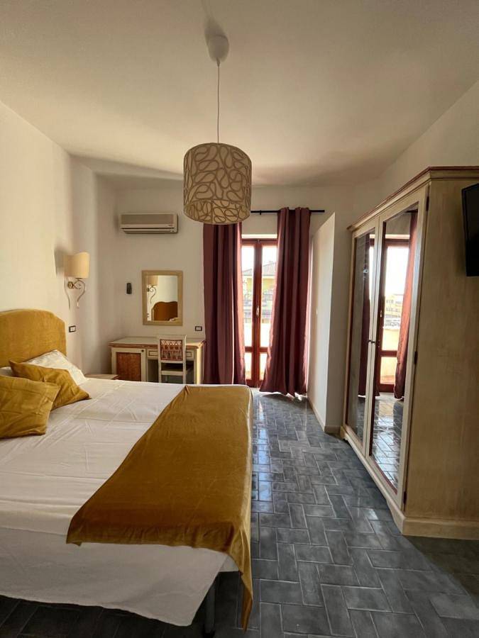 Hotel, mit Balkon und Terrasse sowie Garten und Ausblick