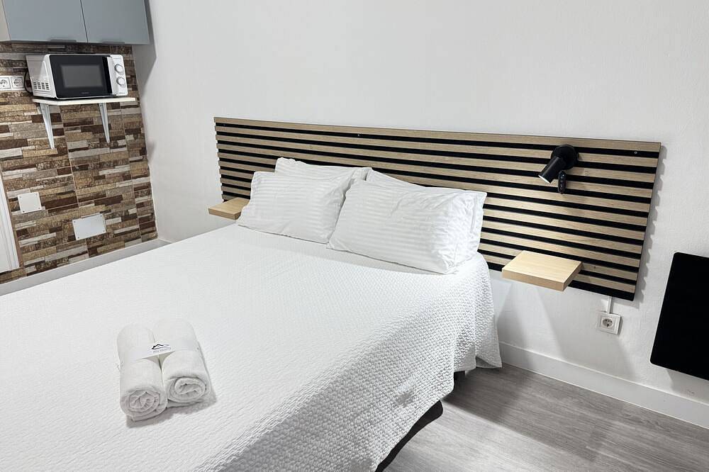 Ganze Wohnung, Downtown Cozy Exterior Duplex Studio | 017 in Centro (Madrid), Madrid