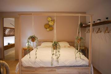 Gîte pour 5 personnes, avec jardin et piscine ainsi que bassin pour enfant et vue, animaux acceptés à Renaison