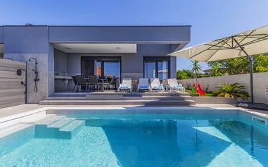 Cottage pour 5 personnes, avec jardin et piscine à Loborika