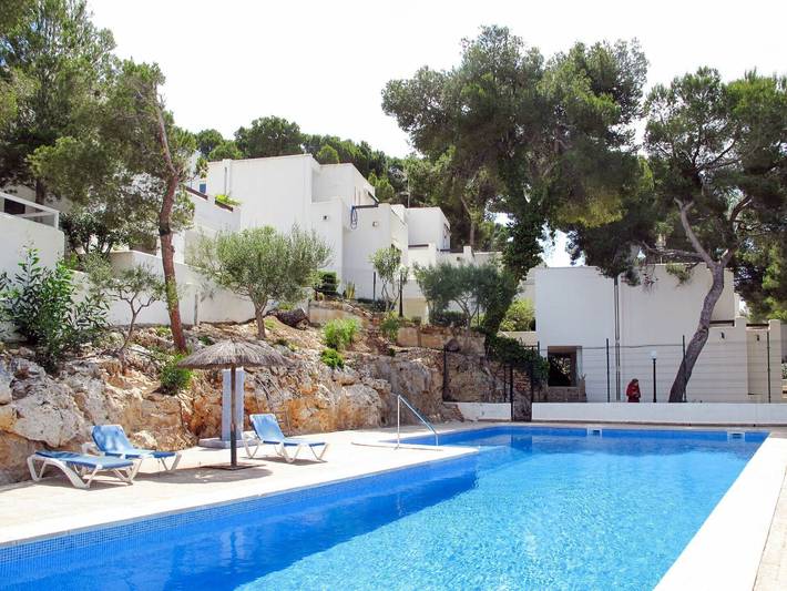 Ferienwohnung am Strand für 4 Personen, mit Balkon und Terrasse sowie Garten und Pool in Cala d'Or