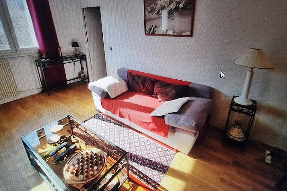 Entire apartment, Gentilly (limit Paris 14e Cite U ) Parking Prive/Calme Lumineux /Rerb /Metro 14 in Gentilly, Val-de-Marne