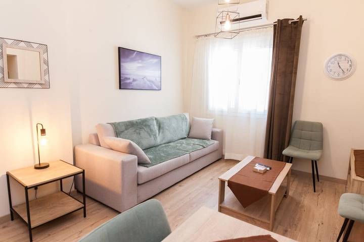 Appartement entier, Appartement de vacances pour 5 personnes avec jardin in Section centrale d'Athènes, Athènes