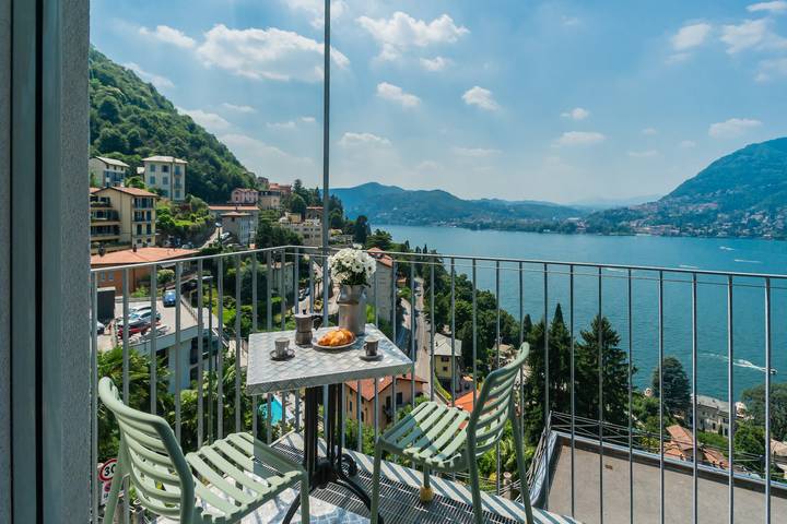 Appartamento per 6 persone, con panorama e balcone nonché vista lago in Blevio