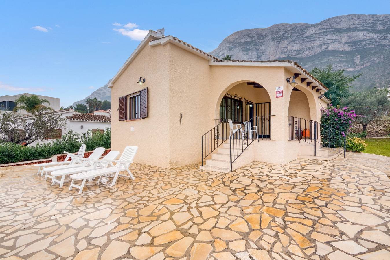 Villa 'Khiter' con piscina privada, Wi-Fi y aire acondicionado in Montgó, Dénia
