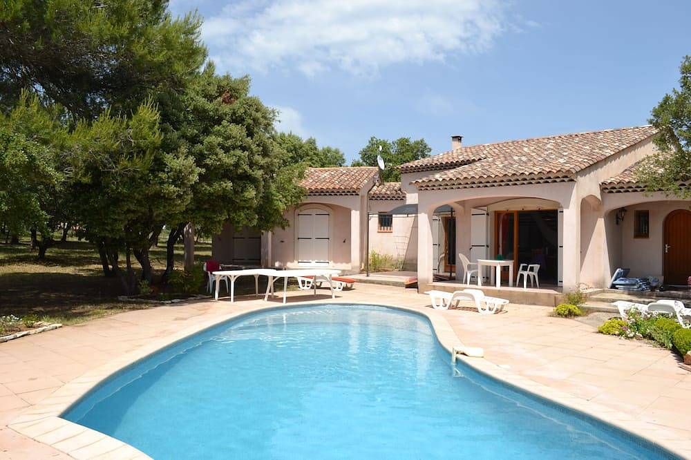 Spacieuse villa*** climatisée au calme, piscine chauffée, entre mer et montagne in Seillons-Source-d'Argens, Région de Brignoles