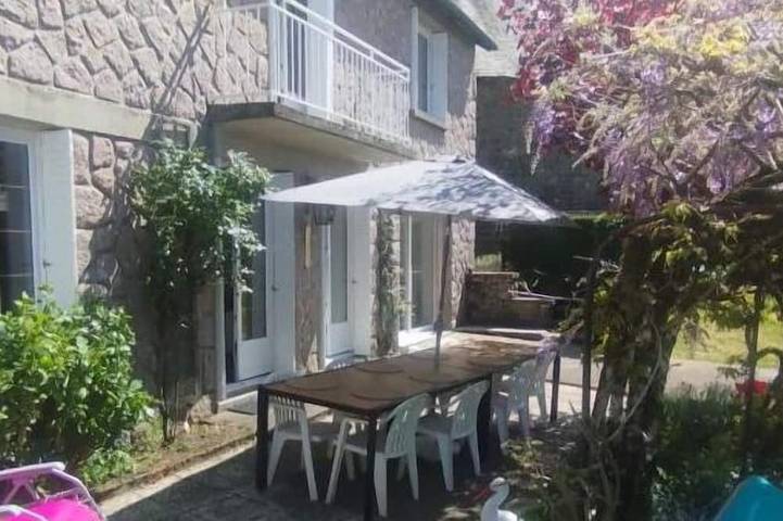 Location de vacances pour 8 personnes, avec terrasse et jardin à Saint-Yrieix-le-Déjalat