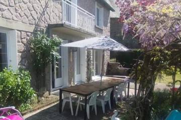 Gîte pour 8 personnes, avec jardin et terrasse à Saint-Yrieix-le-Déjalat