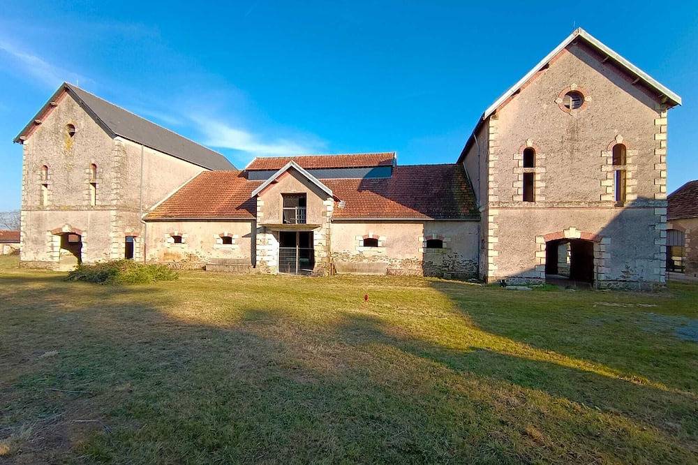 Gîte Bords de Loire, Avec Piscine Intérieure et Jardin in Mauges-sur-Loire, Región de Cholet