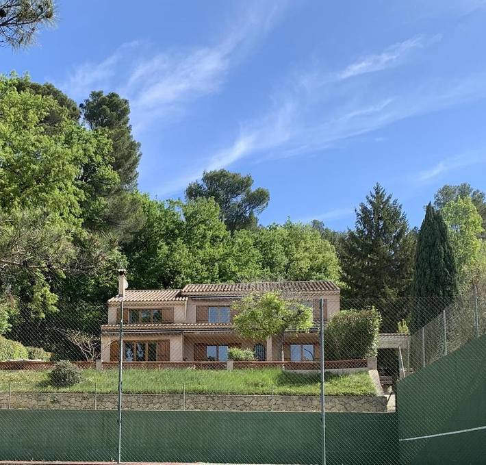 Villa pour 11 personnes, avec terrasse ainsi que vue et piscine, animaux acceptés