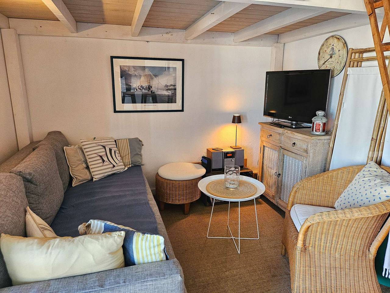 Hel ferieleilighet, Beautiful 2-room apartment with Wi-Fi and mooring – View over the canals of Port Grimaud in Port Grimaud, Grimaud
