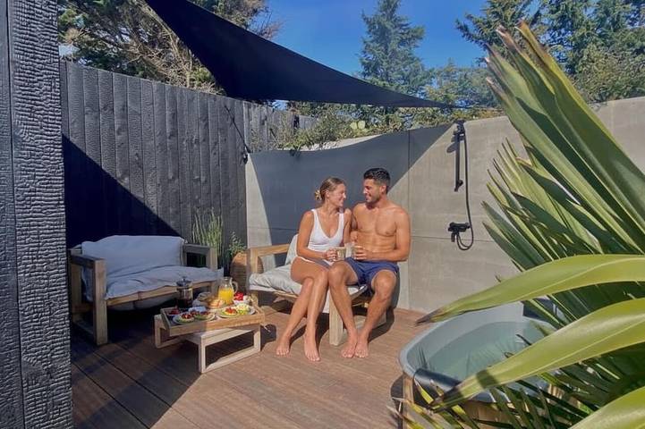Gîte pour 2 personnes, avec Jacuzzi ainsi que Terrasse et Jardin dans Plage de la Ville Berneuf