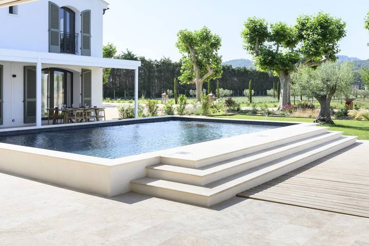 Maison de campagne pour 10 personnes, avec terrasse et jardin à Charleval