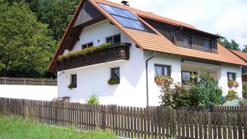 Ferienwohnung für 4 Personen, mit Garten und Balkon in Pottenstein