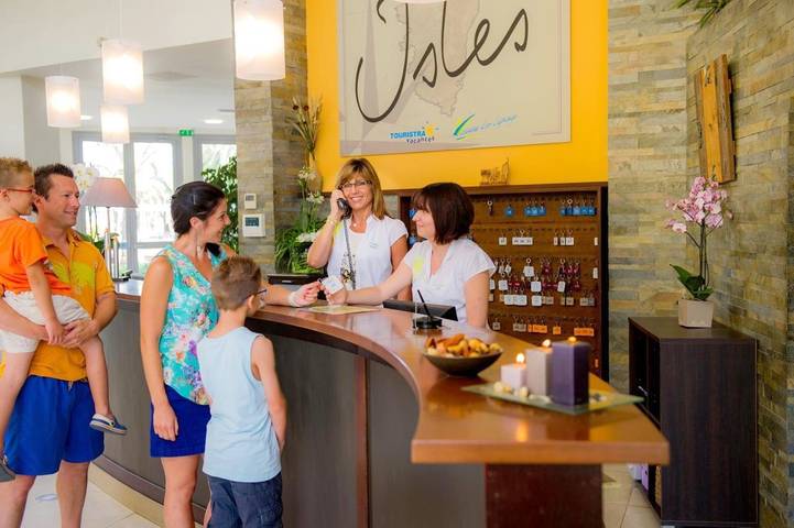 Parc de vacances pour 4 personnes, avec terrasse ainsi que jardin et piscine à Taglio-Isolaccio - 4