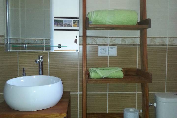 Gîte pour 2 personnes, avec terrasse ainsi que jardin et sauna, animaux acceptés à Flassans-sur-Issole - 4