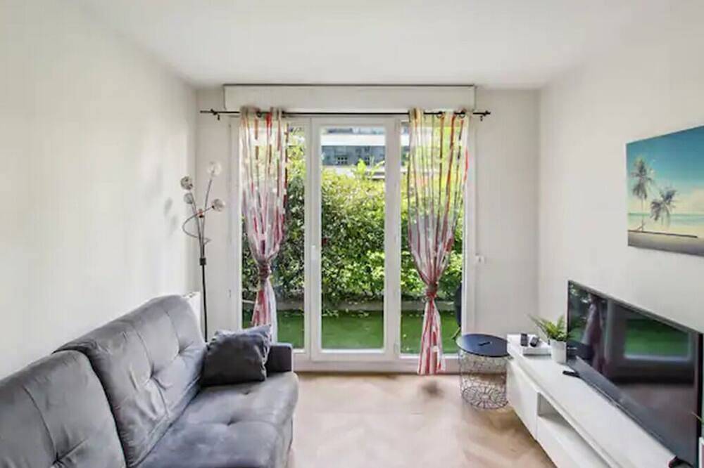 Entire apartment, F2 Paris 10ème Gare du nord - Stade de France - Parking in Saint-Denis, Seine-Saint-Denis