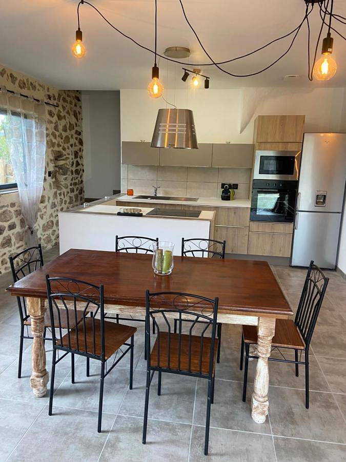 Location de vacances pour 6 personnes, avec vue ainsi que terrasse et jardin à Aiguèze - 4