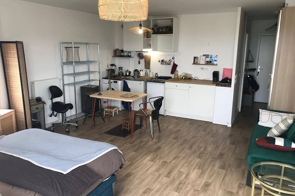 Entire apartment, Large studio with direct access to Paris in Noisy-le-Sec, Seine-Saint-Denis