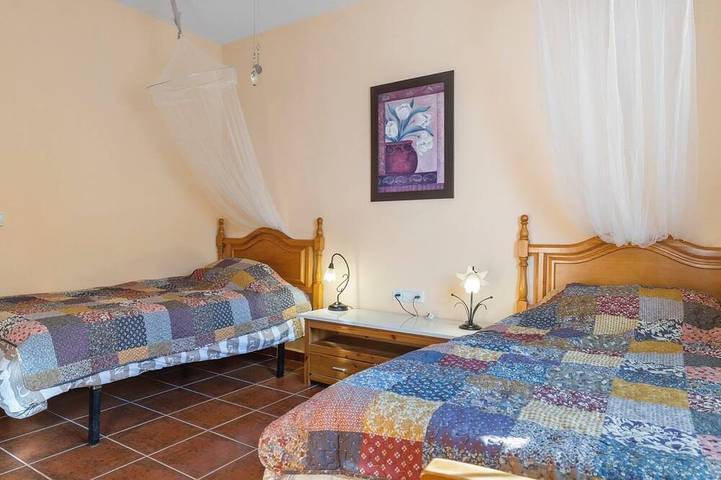 Beautiful 3-bedroom villa with Ac and private pool in Pizarra in Pizarra, Cordillera Penibética