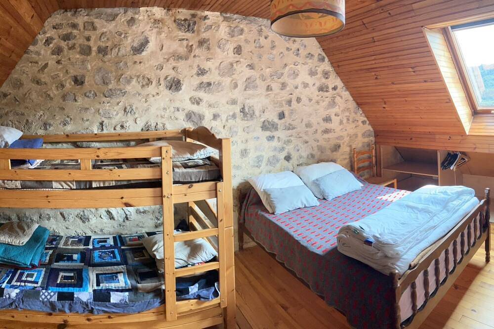 Ferienhaus-Ensuite mit Bad-Bergblick in Chambon-sur-Lac, Regionaler Naturpark Volcans d'Auvergne