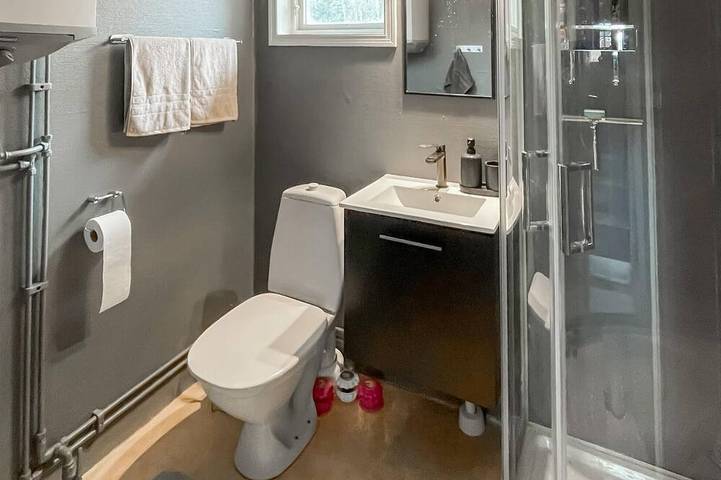 2 bedroom awesome home in Sjötofta in Sjötofta, Västergötland