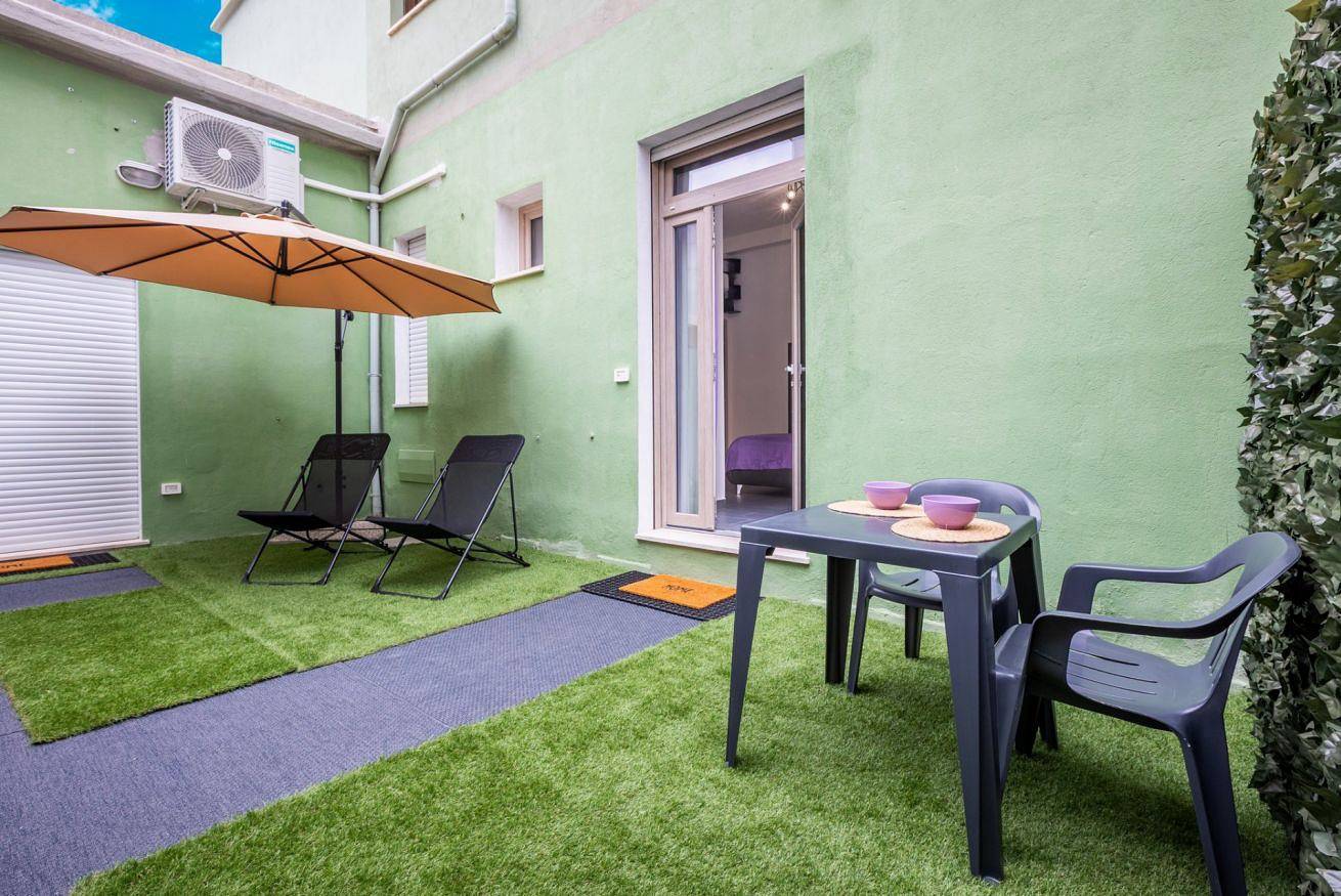 Ganze Wohnung, Guesthost - Secret Courtyard Suite X2 Selargius in Selargius, Campidano