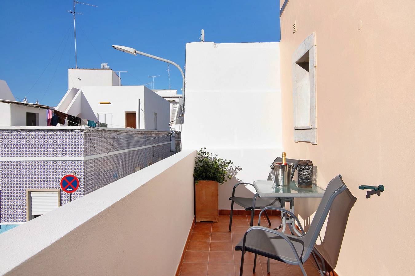 Villa "Casa Mar-a-vila" avec terrasse privée, Wi-Fi et climatisation in Olhão, Parque Natural da Ria Formosa