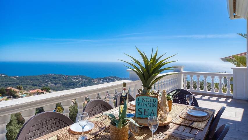 Villa 'Costacabana - Sunrise' mit Meerblick, Privatem Pool und WLAN in Roca Grossa, Lloret de Mar