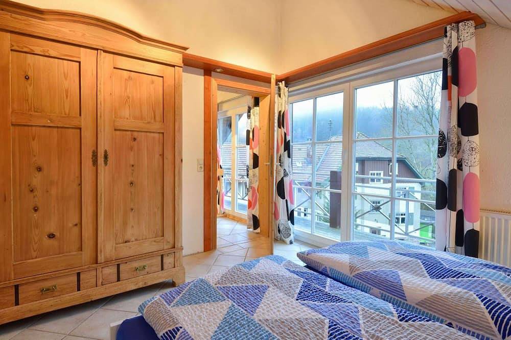 Wohlfühl-Holzhaus mit Sauna, Wlan, Ofen, Garten, Bbq, Spielplatz, eingezäunt, direkt am Wald in Enzklösterle, Nordschwarzwald